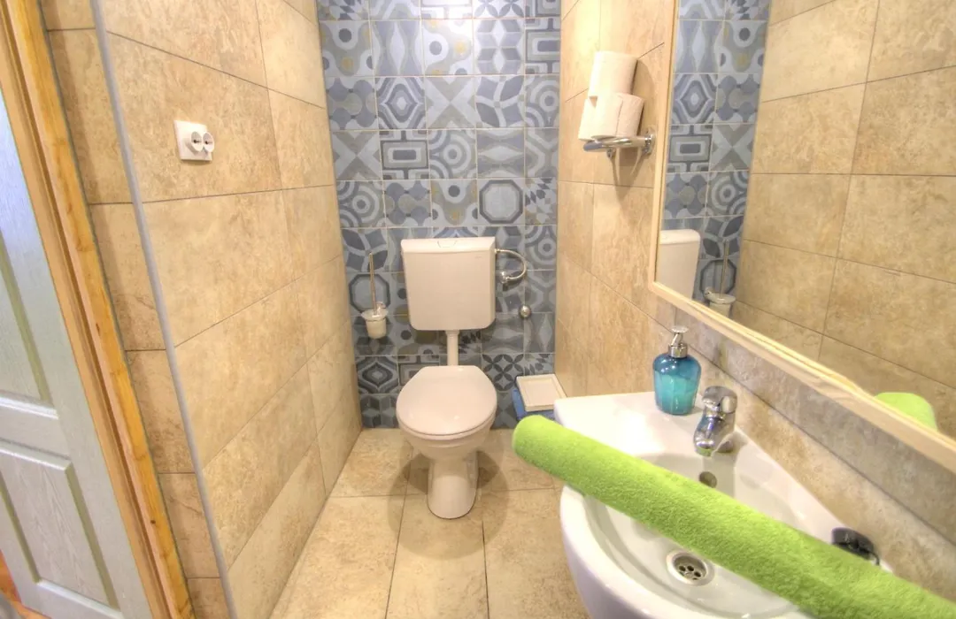 Lavender Circus Hostel, Doubles & Ensuites-1